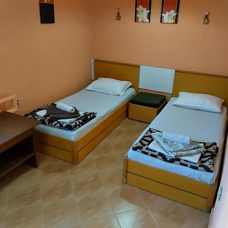 Botanika Hostel *